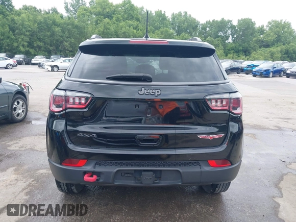 2018 Jeep Compass Trailhawk z VIN 3C4NJDDB1JT264032, wystawiony jako IAAI lot #42524893 z przebiegiem 96 399 mil mil oraz . Historia ofert i sprzedaży dostępna na DreamBid. Obrazek 16.