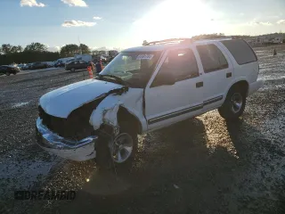 2001 Chevrolet Blazer LT z VIN 1GNCS13W712230189, wystawiony jako Copart lot #84481784 z przebiegiem 106 405 mil mil oraz Szkoda całkowita • Salvage title. Historia ofert i sprzedaży dostępna na DreamBid. Obrazek 1.