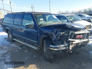 1998 GMC Suburban with VIN 1GKFK16R7WJ700525, listed as a IAAI auction lot 41305248 with 205,300 mi miles. Bid and sale history available at carsss.com. Image 1.