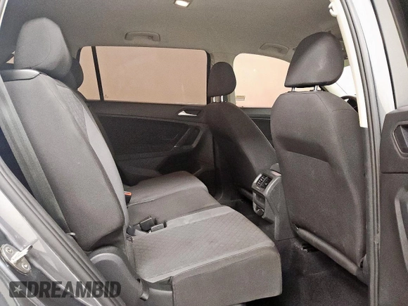 2020 Volkswagen Tiguan S z VIN 3VV1B7AX3LM150299, wystawiony jako Copart lot #57995815 z przebiegiem 45 153 mil mil oraz Czysty tytuł • Clean title. Historia ofert i sprzedaży dostępna na DreamBid. Obrazek 11.