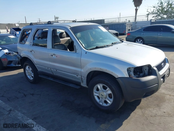 2002 Ford Escape XLT Choice with VIN 1FMYU03112KC92109, listed as a IAAI auction lot 41382961 with 105,145 mi miles. Bid and sale history available at carsss.com. Image 1.