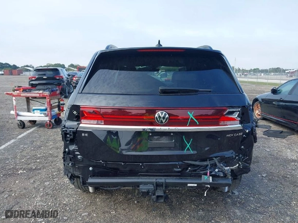 2024 Volkswagen Atlas 2.0T SE w/Technology with VIN 1V2WR2CA1RC522100, listed as a IAAI auction lot 41365909 with 11,799 mi miles. Bid and sale history available at carsss.com. Image 6.
