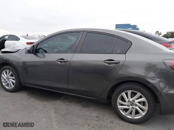 2013 Mazda Mazda3 i Grand Touring with VIN JM1BL1WP9D1758445, listed as a IAAI auction lot 41847918 with 140,833 mi miles. Bid and sale history available at carsss.com. Image 14.