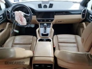 2021 Porsche Cayenne z VIN WP1AA2AY0MDA03642, wystawiony jako Copart lot #47849765 z przebiegiem 60 787 mil mil oraz Szkoda całkowita • Salvage title. Historia ofert i sprzedaży dostępna na DreamBid. Obrazek 8.