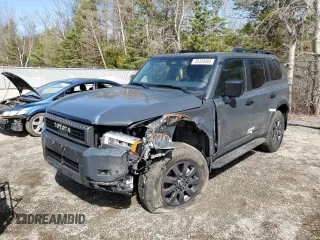 2024 Toyota Land Cruiser z VIN JTEABFAJXR5000883, wystawiony jako Copart lot #50334965 z przebiegiem Nie podano mil oraz Szkoda całkowita • Salvage title. Historia ofert i sprzedaży dostępna na DreamBid. Obrazek 1.