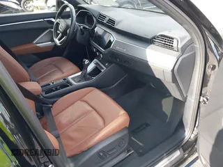 2021 Audi Q3 S line Premium z VIN WA1DECF33M1038760, wystawiony jako IAAI lot #42347743 z przebiegiem 26 675 mil mil oraz . Historia ofert i sprzedaży dostępna na DreamBid. Obrazek 5.