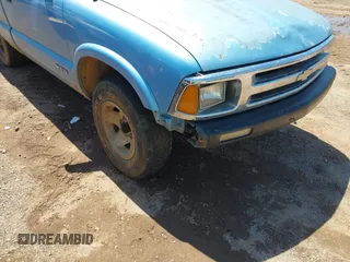 1996 Chevrolet S-10 with VIN 1GCCS1447T8157430, listed as a IAAI auction lot 41998677 with 242,109 mi miles and . Bid and sale history available at DreamBid. Image 12.