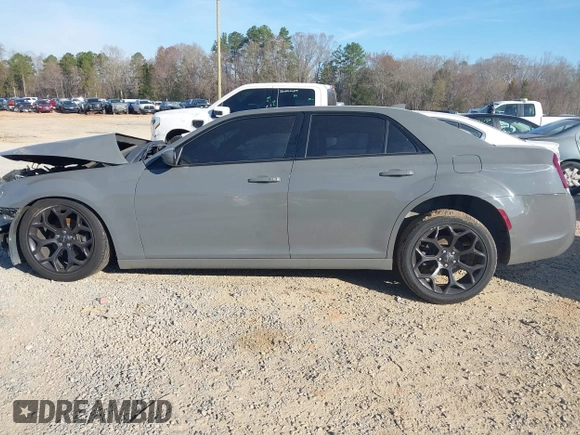 2019 Chrysler 300 with VIN 2C3CCABG5KH708249, listed as a IAAI auction lot 41833377 with 90,448 mi miles. Bid and sale history available at carsss.com. Image 15.