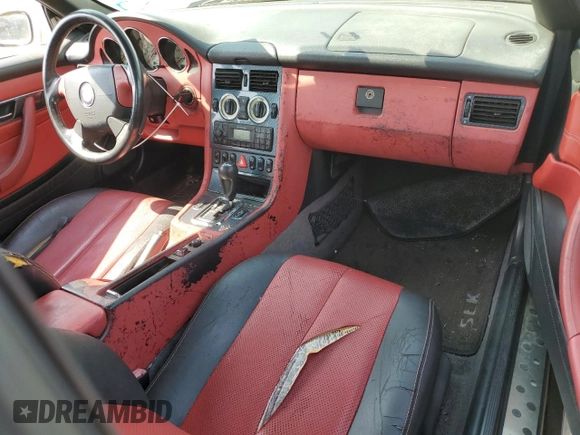 1999 Mercedes-Benz SLK-Class with VIN WDBKK47F9XF130501, listed as a Copart auction lot 71770824 with 124,669 mi miles and Clean Title. Bid and sale history available at carsss.com. Image 8.