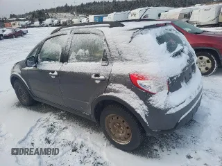 2013 Suzuki SX4 z VIN JS2YA5A34D6100052, wystawiony jako Copart lot #85862654 z przebiegiem 105 114 mil mil oraz Tytuł czysty. Historia ofert i sprzedaży dostępna na DreamBid. Obrazek 2.