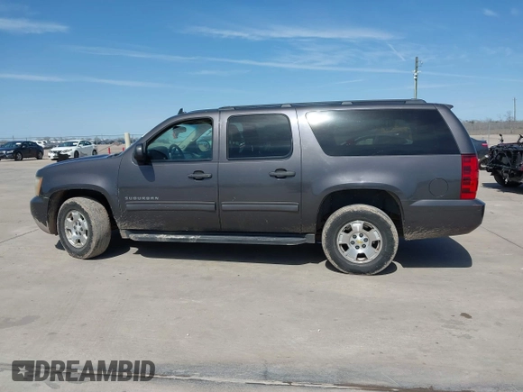 2010 Chevrolet Suburban LS z VIN 1GNUKHE36AR207087, wystawiony jako IAAI lot #41729820 z przebiegiem 266 177 mil mil oraz . Historia ofert i sprzedaży dostępna na DreamBid. Obrazek 14.