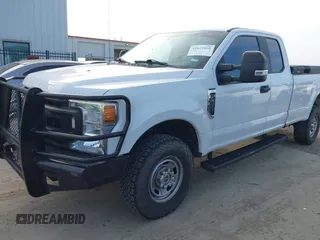 2020 Ford F-250 XL z VIN 1FT7X2B64LEC88751, wystawiony jako IAAI lot #42621080 z przebiegiem 131 199 mil mil oraz . Historia ofert i sprzedaży dostępna na DreamBid. Obrazek 2.