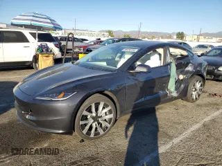 2025 Tesla Model 3 Long Range z VIN 5YJ3E1EA4SF887547, wystawiony jako Copart lot #85526184 z przebiegiem 2 506 mil mil oraz Szkoda całkowita • Salvage title. Historia ofert i sprzedaży dostępna na DreamBid. Obrazek 1.