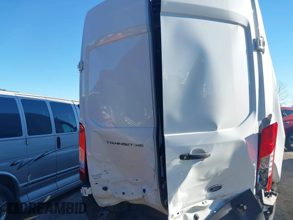 2019 Ford Transit z VIN 1FTYR2XM0KKB31496, wystawiony jako IAAI lot #41060049 z przebiegiem 60 004 mil mil oraz . Historia ofert i sprzedaży dostępna na DreamBid. Obrazek 16.