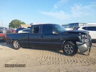 2005 Chevrolet Silverado 1500 LS z VIN 2GCEC19T251171411, wystawiony jako IAAI lot #42358834 z przebiegiem Nie podano mil oraz . Historia ofert i sprzedaży dostępna na DreamBid. Obrazek 13.