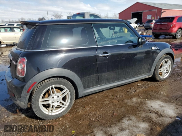 2009 MINI Hardtop S with VIN WMWMF73559TW85198, listed as a Copart auction lot 47538725 with 136,006 mi miles and Salvage title. Bid and sale history available at DreamBid. Image 3.