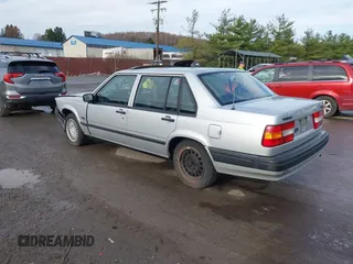 1992 Volvo 900 GLS z VIN YV1JS8839N3093757, wystawiony jako IAAI lot #41888645 z przebiegiem 105 820 mil mil oraz . Historia ofert i sprzedaży dostępna na DreamBid. Obrazek 3.