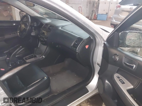 2006 Honda Accord EX-L z VIN 1HGCM56876A095110, wystawiony jako IAAI lot #42182018 z przebiegiem 197 426 mil mil oraz . Historia ofert i sprzedaży dostępna na DreamBid. Obrazek 5.