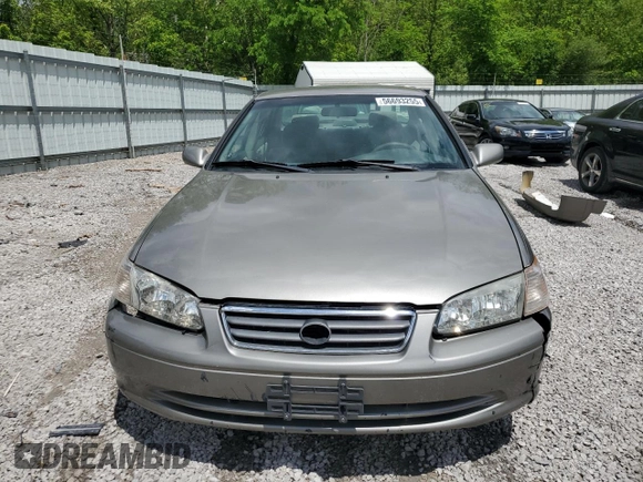 2000 Toyota Camry CE z VIN 4T1BG22K5YU013891, wystawiony jako Copart lot #56693255 z przebiegiem 248 922 mil mil oraz Szkoda całkowita • Salvage title. Historia ofert i sprzedaży dostępna na DreamBid. Obrazek 5.