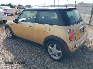 2004 MINI Hardtop z VIN WMWRC33404TJ55065, wystawiony jako IAAI lot #42273634 z przebiegiem 114 747 mil mil oraz . Historia ofert i sprzedaży dostępna na DreamBid. Obrazek 3.