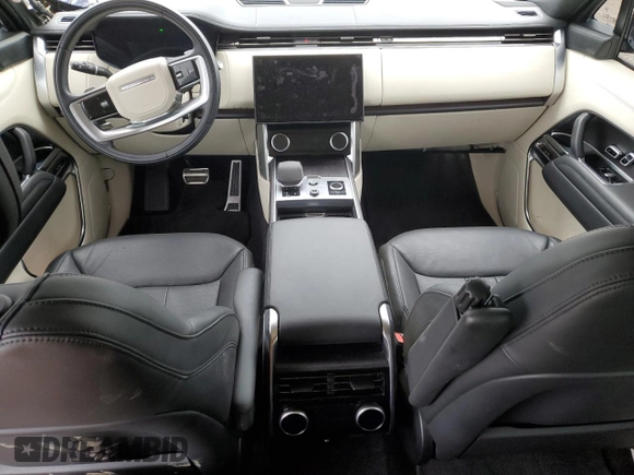2023 Land Rover Range Rover SE z VIN SALKP9E76PA011547, wystawiony jako Copart lot #71273284 z przebiegiem 21 568 mil mil oraz Czysty tytuł • Clean title. Historia ofert i sprzedaży dostępna na DreamBid. Obrazek 8.