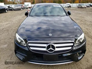 2018 Mercedes-Benz E-Class E 300 with VIN WDDZF4JBXJA371181, listed as a Copart auction lot 68609982 with 28,860 mi miles. Bid and sale history available at carsss.com. Image 5.