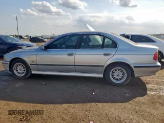 1998 BMW 5 Series 528i z VIN WBADD6323WGT91986, wystawiony jako Copart lot #57990025 z przebiegiem Nie podano mil oraz Czysty tytuł • Clean title. Historia ofert i sprzedaży dostępna na DreamBid. Obrazek 2.