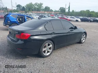 2013 BMW 3 Series 328i xDrive z VIN WBA3B5C55DF596041, wystawiony jako IAAI lot #42348070 z przebiegiem Nie podano mil oraz . Historia ofert i sprzedaży dostępna na DreamBid. Obrazek 4.