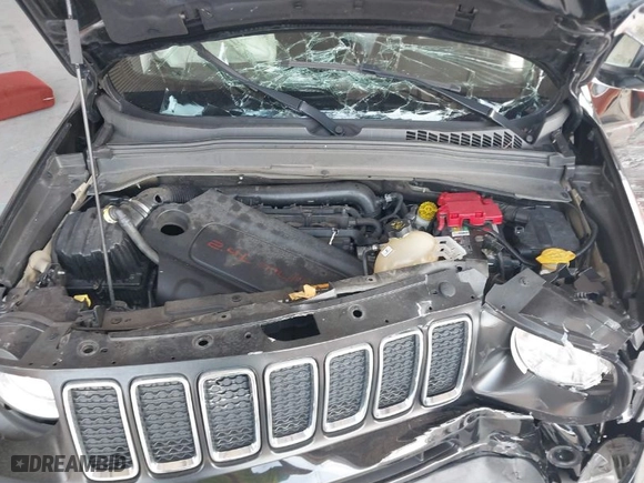 2020 Jeep Renegade Latitude with VIN ZACNJABB6LPL76835, listed as a IAAI auction lot 40352132 with 119,750 mi miles. Bid and sale history available at carsss.com. Image 10.
