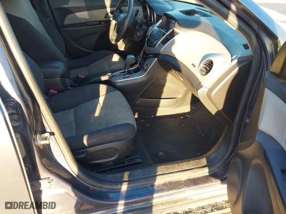 2014 Chevrolet Cruze LS with VIN 1G1PA5SH1E7171908, listed as a IAAI auction lot 40688244 with 96,643 mi miles. Bid and sale history available at carsss.com. Image 5.