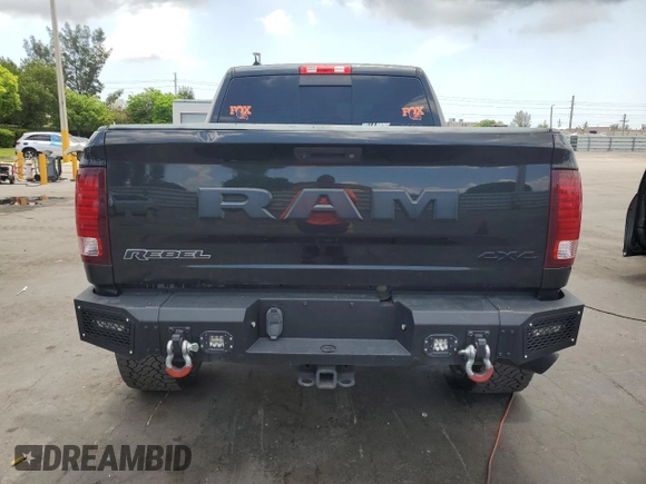 2016 Ram 1500 Rebel z VIN 1C6RR7YT0GS336788, wystawiony jako Copart lot #58507795 z przebiegiem Nie podano mil oraz Szkody całkowita. Historia ofert i sprzedaży dostępna na DreamBid. Obrazek 6.