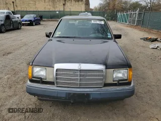 1993 Mercedes-Benz 300 with VIN WDBEA28E5PB835958, listed as a Copart auction lot 50851925 with 90,553 mi miles and Clean Title. Bid and sale history available at DreamBid. Image 5.
