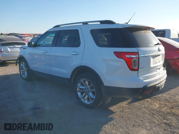 2015 Ford Explorer XLT with VIN 1FM5K7D89FGB18410, listed as a IAAI auction lot 41840998 with 132,968 mi miles and . Bid and sale history available at carsss.com. Image 3.
