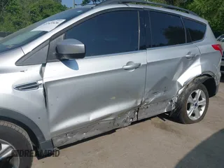 2013 Ford Escape SE z VIN 1FMCU0GX3DUC23910, wystawiony jako IAAI lot #42245926 z przebiegiem 159 076 mil mil oraz . Historia ofert i sprzedaży dostępna na DreamBid. Obrazek 6.