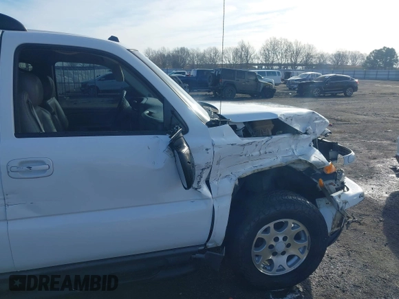 2005 Chevrolet Tahoe Z71 z VIN 1GNEK13T55R268077, wystawiony jako IAAI lot #41442024 z przebiegiem 205 176 mil mil oraz . Historia ofert i sprzedaży dostępna na DreamBid. Obrazek 19.
