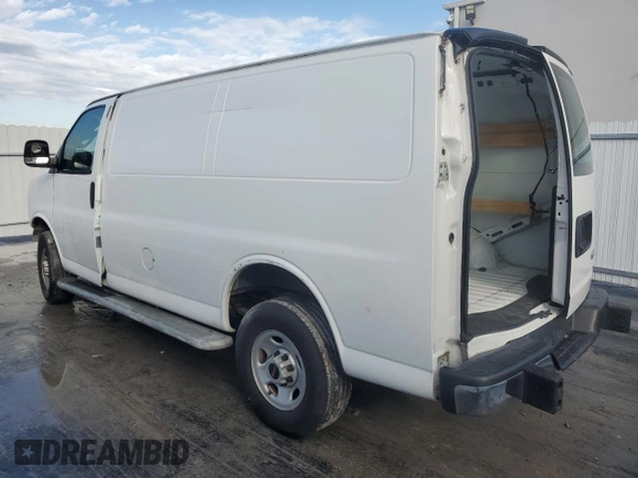 2022 GMC Savana Cargo z VIN 1GTW7AFP6N1143245, wystawiony jako Copart lot #46677755 z przebiegiem Nie podano mil oraz Tytuł czysty. Historia ofert i sprzedaży dostępna na DreamBid. Obrazek 2.