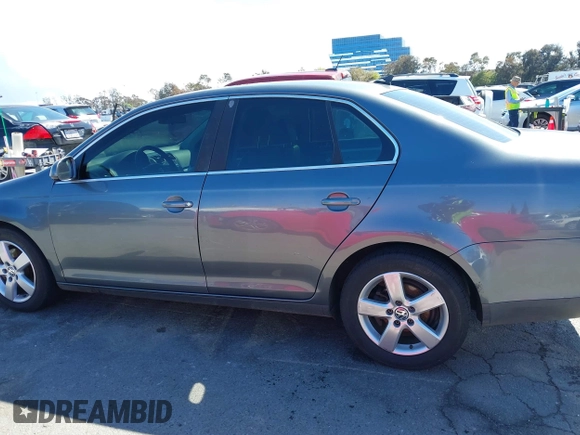 2008 Volkswagen Jetta SE with VIN 3VWRZ71K58M082108, listed as a IAAI auction lot 41799324 with 184,055 mi miles and . Bid and sale history available at DreamBid. Image 14.
