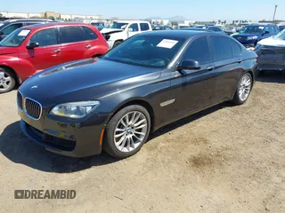 2015 BMW 7 Series 750i с VIN WBAYA8C59FD825698, выставлен на аукционе IAAI как лот 42009098 с пробегом 71 639 миль миль и . История ставок и продаж доступна на DreamBid. Изображение 16.