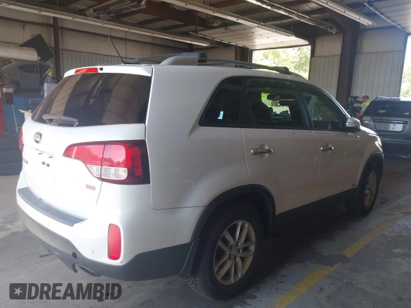 2015 Kia Sorento LX with VIN 5XYKTCA64FG607865, listed as a IAAI auction lot 42599348 with 138,100 mi miles and . Bid and sale history available at DreamBid. Image 4.