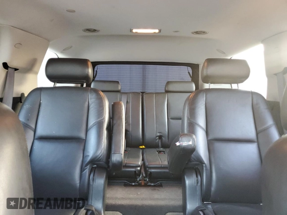 2010 Cadillac Escalade z VIN 1GYUKAEF8AR184514, wystawiony jako Copart lot #73656034 z przebiegiem 146 172 mil mil oraz Szkody całkowita. Historia ofert i sprzedaży dostępna na DreamBid. Obrazek 10.
