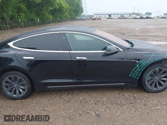 2018 Tesla Model S 75D with VIN 5YJSA1E21JF283971, listed as a IAAI auction lot 42507010 with 117,934 mi miles and . Bid and sale history available at DreamBid. Image 14.
