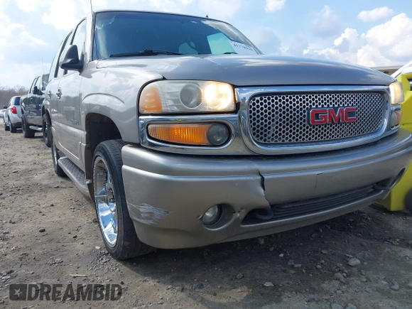 2002 GMC Yukon Denali z VIN 1GKEK63U52J202688, wystawiony jako IAAI lot #41778920 z przebiegiem 354 202 mil mil oraz . Historia ofert i sprzedaży dostępna na DreamBid. Obrazek 6.