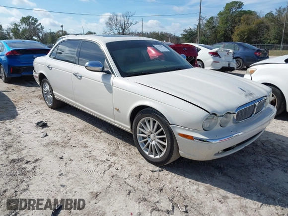 2007 Jaguar XJ with VIN SAJWA79B27SH14560, listed as a IAAI auction lot 41442056 with 1 mi miles. Bid and sale history available at carsss.com. Image 1.