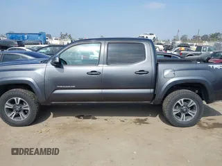 2017 Toyota Tacoma SR5 z VIN 3TMAZ5CN2HM047103, wystawiony jako IAAI lot #42344844 z przebiegiem 88 090 mil mil oraz . Historia ofert i sprzedaży dostępna na DreamBid. Obrazek 14.
