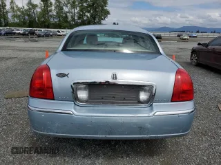 2007 Lincoln Town Car Signature Limited z VIN 1LNHM82W37Y623899, wystawiony jako Copart lot #57691315 z przebiegiem 181 687 mil mil oraz Szkoda całkowita • Salvage title. Historia ofert i sprzedaży dostępna na DreamBid. Obrazek 6.