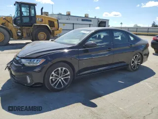 2023 Volkswagen Jetta Sport z VIN 3VWBM7BU0PM045532, wystawiony jako Copart lot #50657585 z przebiegiem 46 825 mil mil oraz Szkoda całkowita • Salvage title. Historia ofert i sprzedaży dostępna na DreamBid. Obrazek 1.