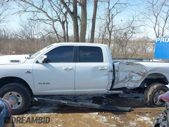 2019 Ram 2500 Big Horn with VIN 3C6UR5JL3KG537805, listed as a IAAI auction lot 41610861 with 207,343 mi miles. Bid and sale history available at carsss.com. Image 14.