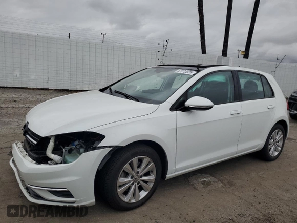 2020 Volkswagen Golf TSI z VIN 3VWG57AU1LM009105, wystawiony jako Copart lot #53172025 z przebiegiem 46 782 mil mil oraz Szkoda całkowita • Salvage title. Historia ofert i sprzedaży dostępna na DreamBid. Obrazek 1.