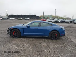 2022 Porsche Taycan GTS z VIN WP0AD2Y17NSA59692, wystawiony jako IAAI lot #41961572 z przebiegiem 12 680 mil mil oraz . Historia ofert i sprzedaży dostępna na DreamBid. Obrazek 15.