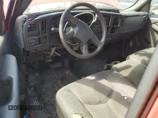 2005 Chevrolet Silverado 1500 Work Truck z VIN 1GCEC14X45Z338059, wystawiony jako Copart lot #53183515 z przebiegiem 191 166 mil mil oraz Czysty tytuł • Clean title. Historia ofert i sprzedaży dostępna na DreamBid. Obrazek 8.